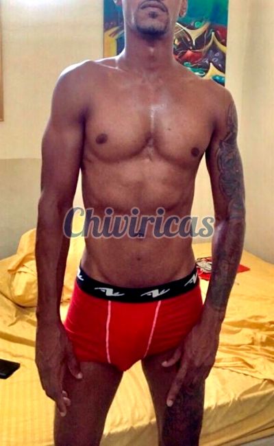 Yan, hombre en Distrito Nacional