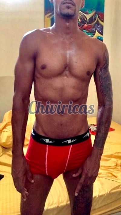 Yan, hombre en Distrito Nacional