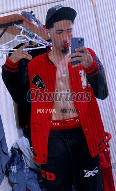 Edii 8094395472, Hombre que hace videollamadas y sexting