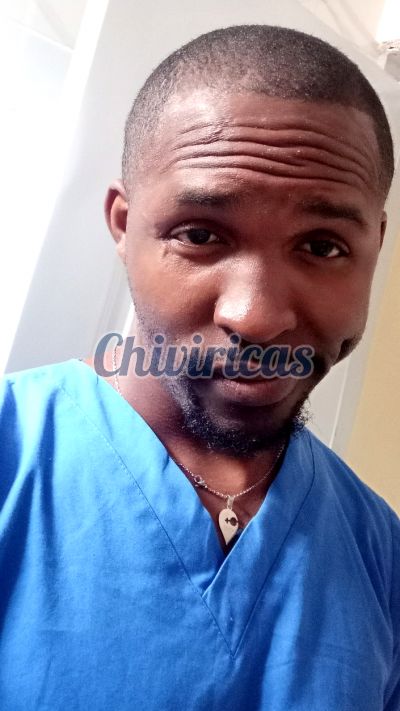 Ricardo, hombre que da masajes eróticos en Cristo Rey (Distrito Nacional)