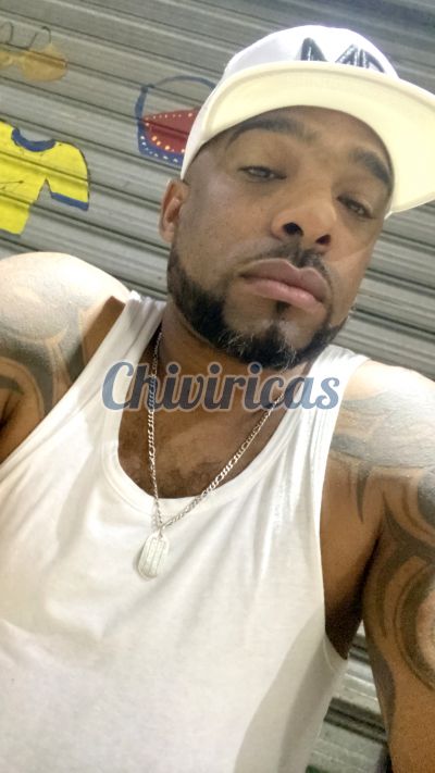 El Enfermero, hombre que da masajes eróticos en Santo Domingo Este